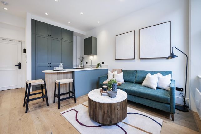 Flat 12, 42 Nevern Square, London photo 2