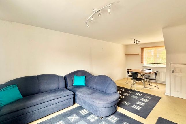 19, Exley Square, Lincoln photo 4