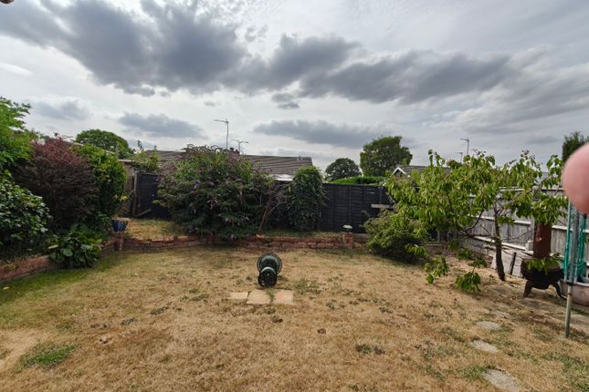40, Newcombe Close, Banbury photo 2