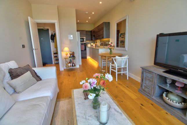 42 Circa, The Ring, Bracknell photo 4