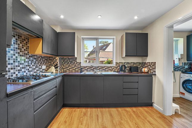 9 Thomas Crescent, Ipswich photo 2
