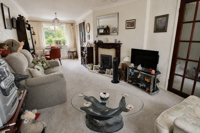94, Cherry Tree Avenue, Waterlooville photo 3