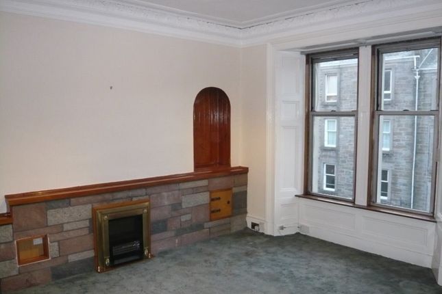 Flat to rent in Forest Park Road, Dundee