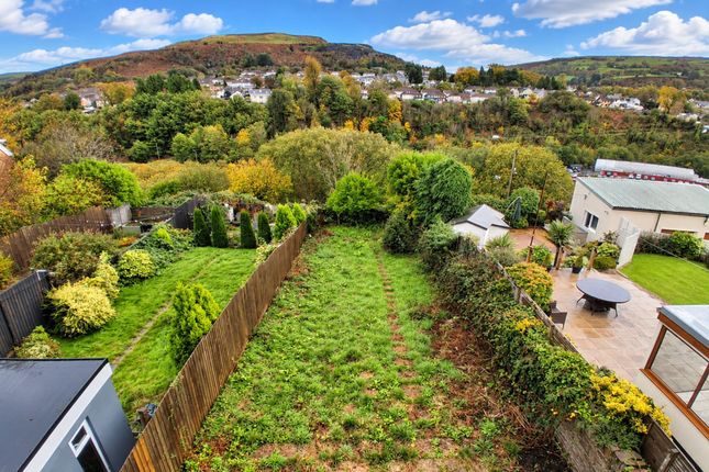 328 Brithweunydd Road, Tonypandy photo 4