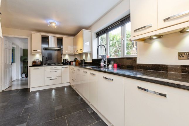 6, Windsor Close, Newton Aycliffe photo 4