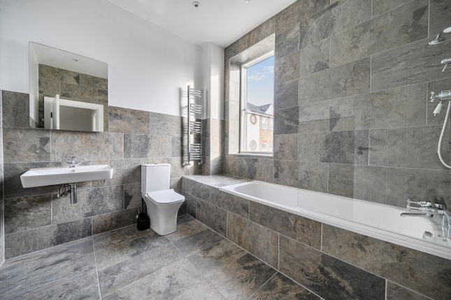 29, Fransfield Grove, London photo 4