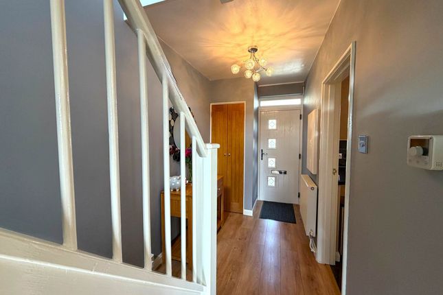 69, Throwley Close, London photo 4