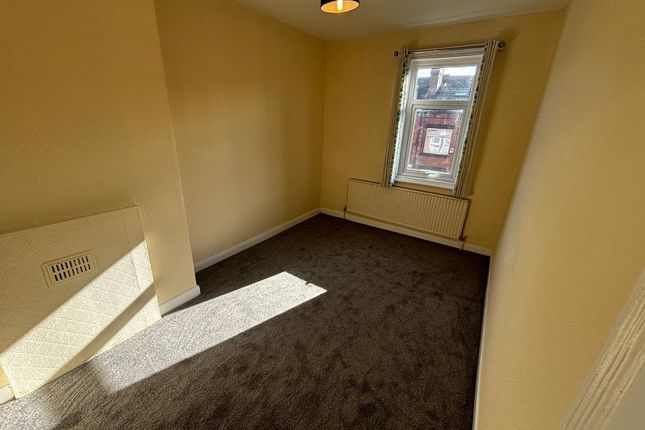 37, Longroyd Grove, Leeds photo 4