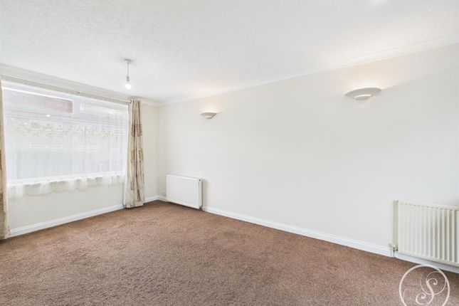 37, Fir Tree Approach, Leeds photo 3