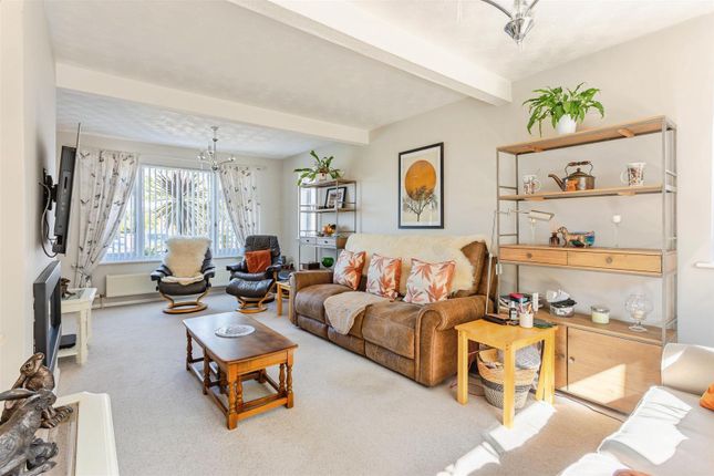 9, Stuart Way, Bridport photo 3