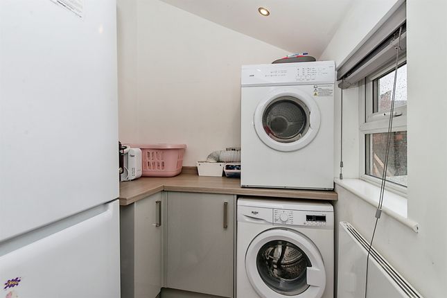 66, Ambler Street, CASTLEFORD photo 3