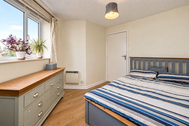 PRIVATE SO - Flat 2, Quilting Court,, Garter Way, London photo 4