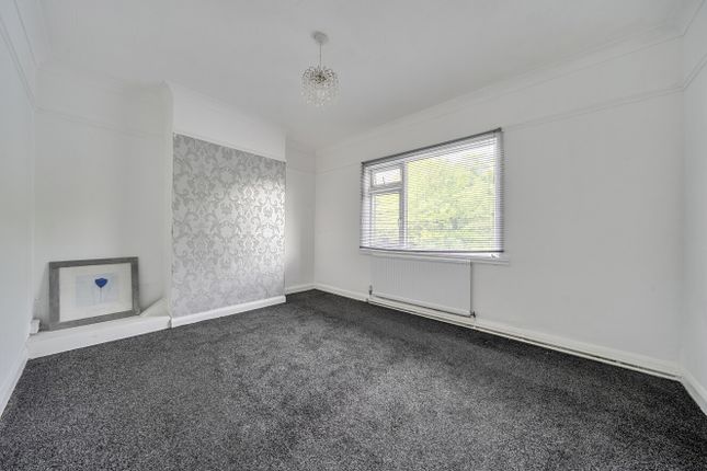 Flat, 137a, Waterdales, Northfleet photo 4