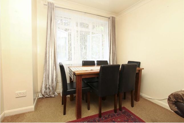 Flat for sale in Gainsborough Road, Hayes