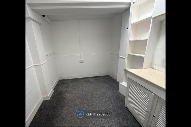 Flat, White Court Adelaide Crescent, Hove photo 5