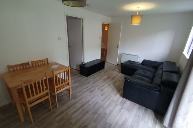 3 Curlew Court, 17 Magpie Close, London photo 4