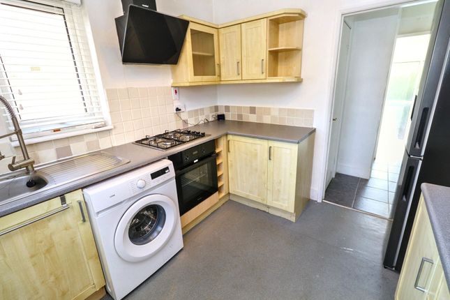 9a Chaucer Grove, Leigh photo 5