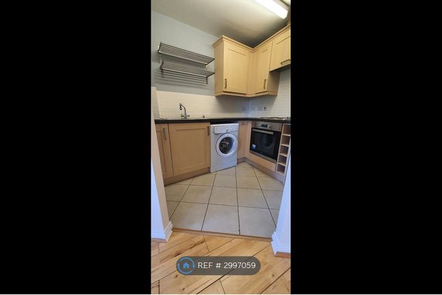 Flat, Woodland Court Prospero Way, Swindon photo 4