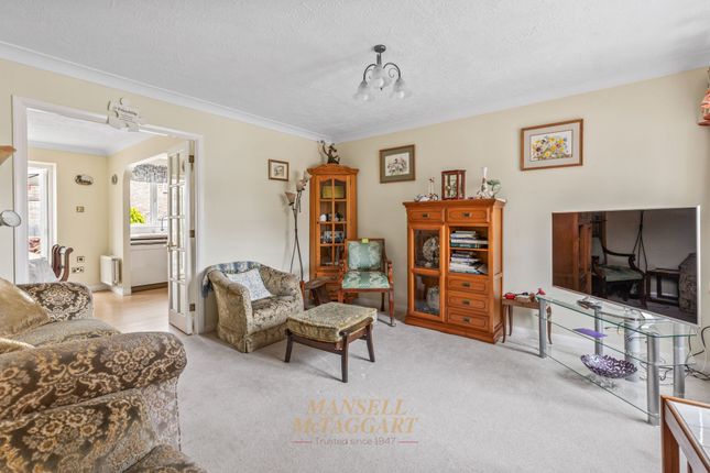 16 Graveney Road, Crawley photo 3