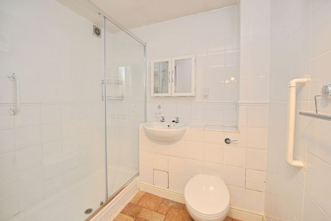 49, Gibson Court, Romford photo 4