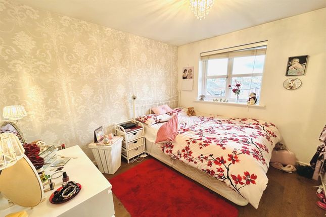 15 Newarth Drive, Lymm photo 3