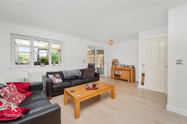 38, Groveside Park, Burnley photo 2