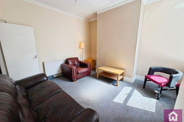 18, Hall Road, Greater Manchester photo 3