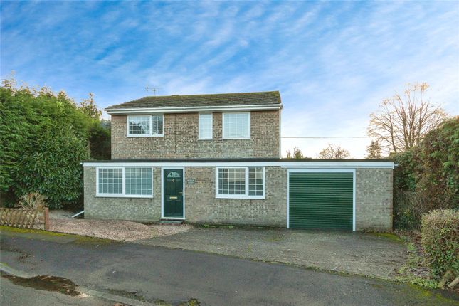 Thumbnail Detached house for sale in Valley Way, Pamber Heath, Tadley, Hampshire