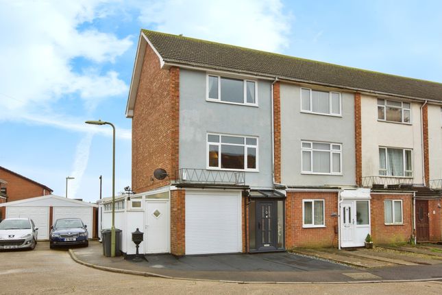 Town house for sale in Eastbrook Close, Gosport