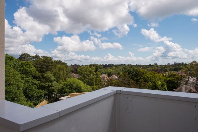 Flat to rent in Tower Road, Westbourne, Bournemouth