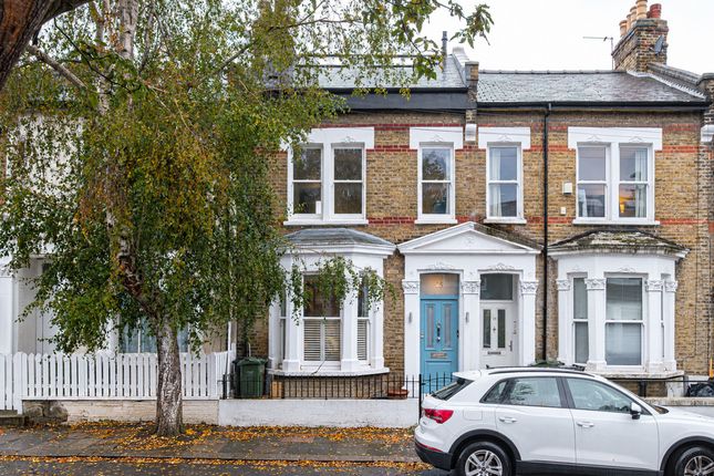 4 Bedroom Terraced in SW9 9PQ