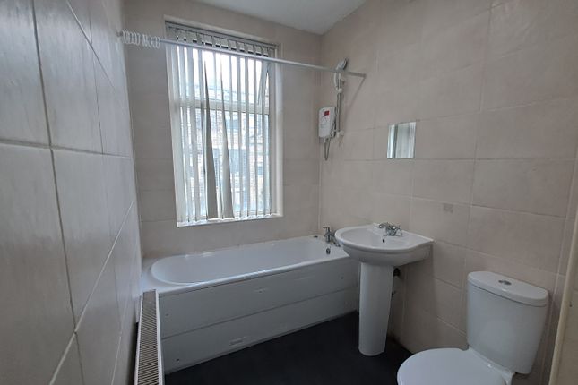 184A Lilycroft Road, Bradford photo 3