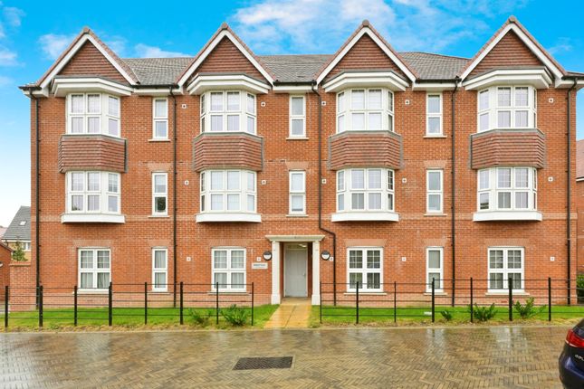 Thumbnail Flat for sale in Moye Close, Hoddesdon