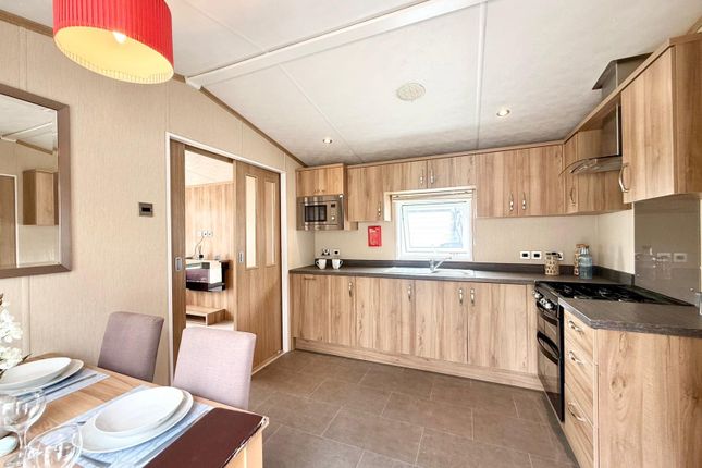 33, Fairway Holiday park, Sandown photo 3