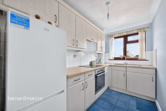 1, Godwin Close, Epsom photo 4