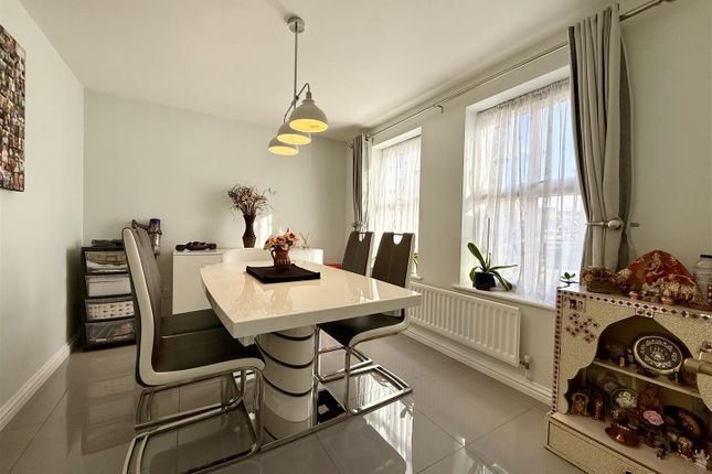 9, Oakley Drive, Loughborough photo 3