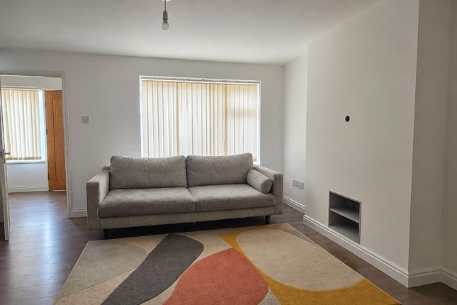 12, Treviscoe Close, Coventry photo 3