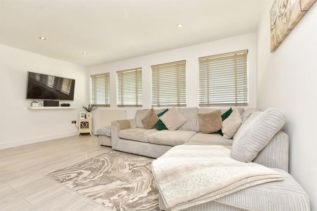 Flat 4, South Croydon photo 3