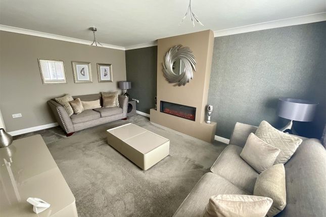 11, Maenol Glasfryn, Llanelli photo 2