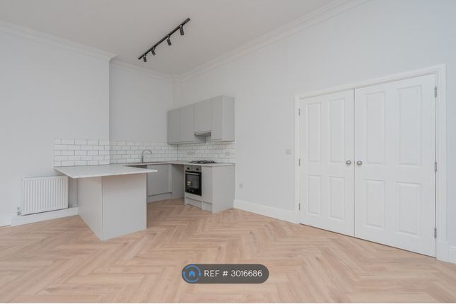Flat, Western Parade, Southsea photo 4
