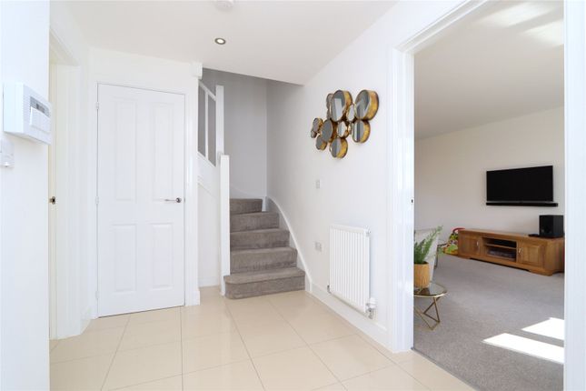 8, Chevry Close, Milton Keynes photo 3