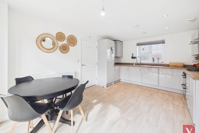 34, Dalmatian Drive, Dunstable photo 3