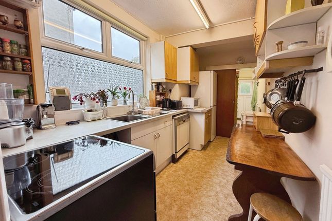 18 Ashclose Avenue, Leicester photo 4