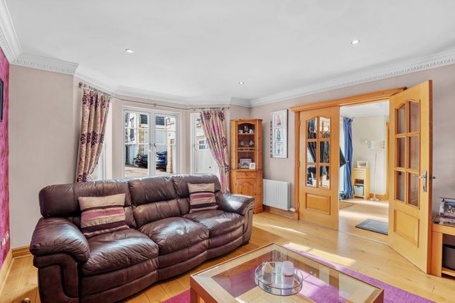 16 Braehead Place, Linlithgow photo 3
