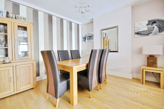 83, Merton Avenue, Uxbridge photo 4