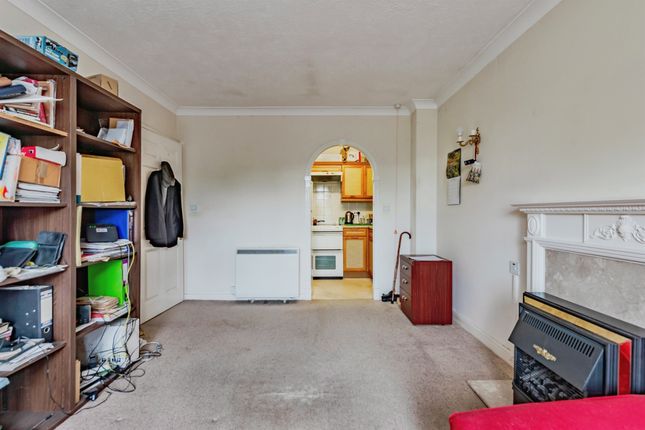 Flat 39, Redlin Court, Linkfield Lane, Redhill photo 4