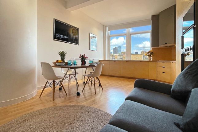 Flat for sale in Bowling Green Lane, London