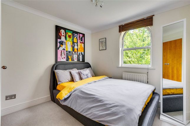 Flat to rent in Keble Place, Barnes