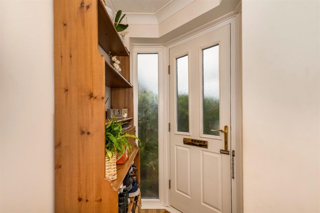 33, Primrose Copse, Horsham photo 4