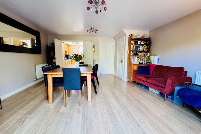 127, Lyvelly Gardens, PETERBOROUGH photo 5
